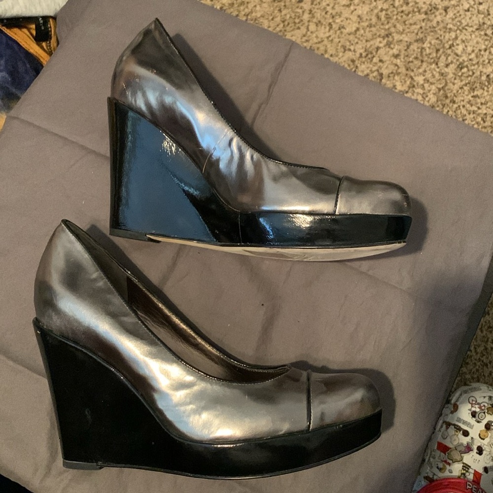 Kenneth Cole, platform wedges, silver and black
